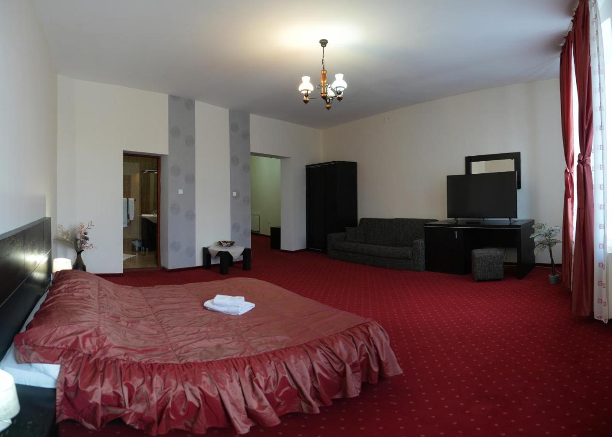 גורגני Hotel Rubin*** מראה חיצוני תמונה