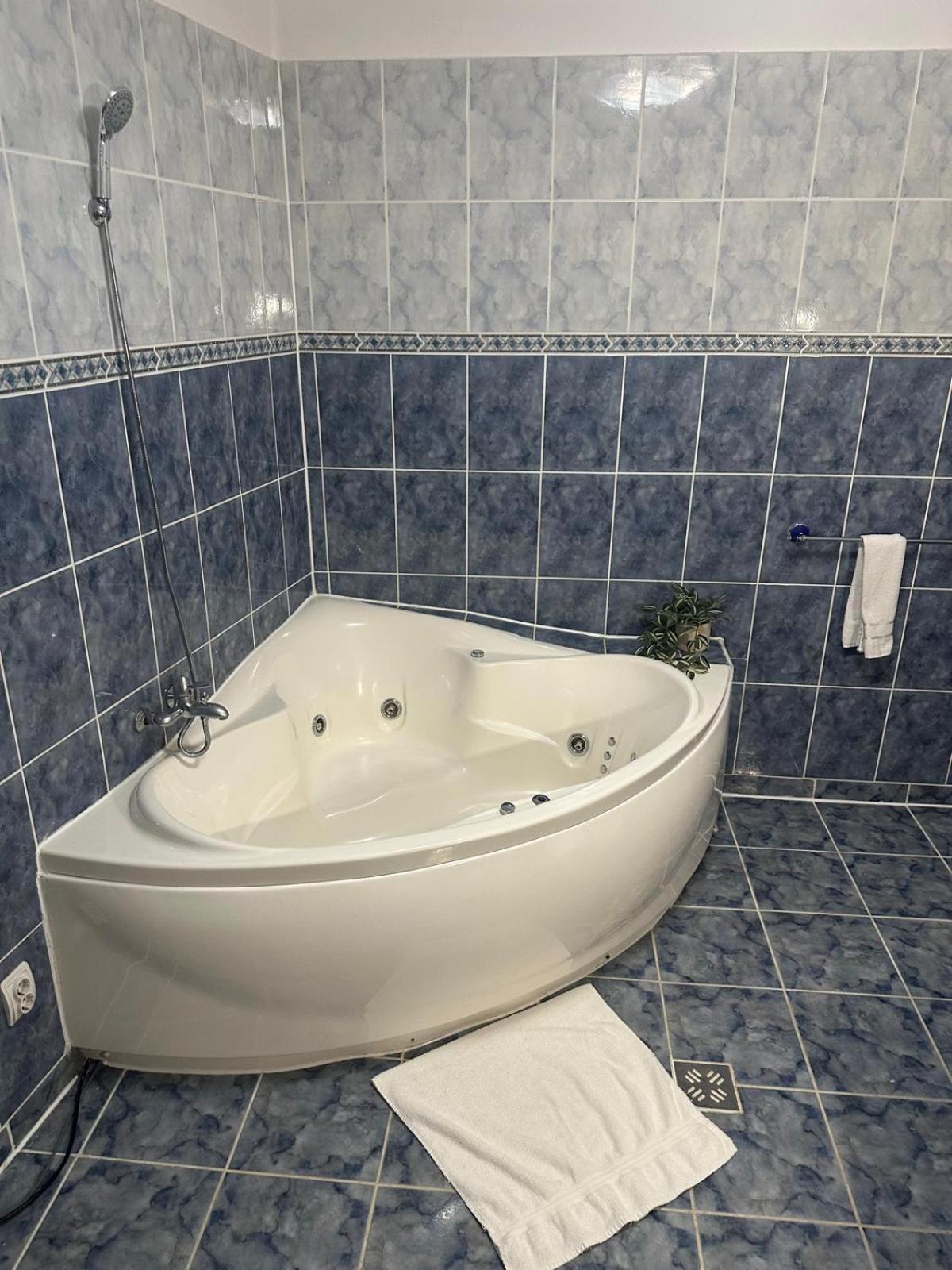 גורגני Hotel Rubin*** מראה חיצוני תמונה